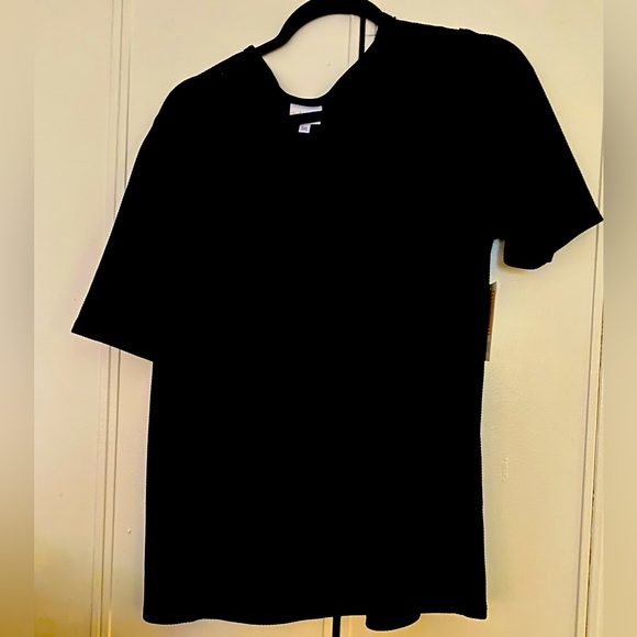 A beautiful lularoe black Gigi blouse - Picture 1 of 2